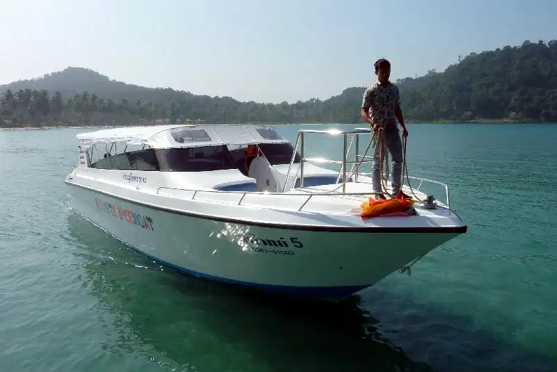 50 person speedboat from Trat to Koh Mak and Koh Kood